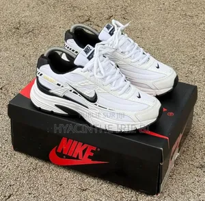  Nike Sneakes Semelles Gomme Original P40-45
Style, Confort,
