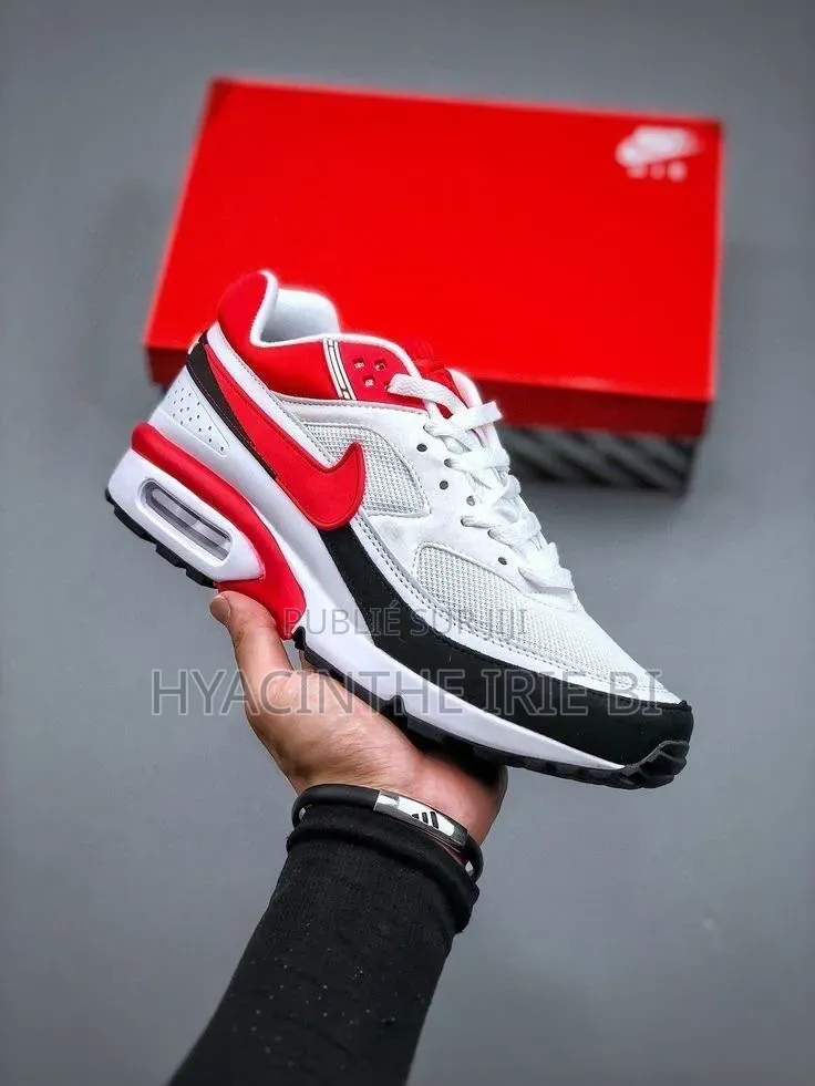  Nike Sneakes Semelles Gomme Original P40-45
Style, Confort,