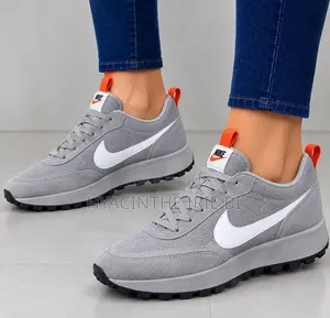  Nike Sneakes Semelles Gomme Original P40-45
Style, Confort,