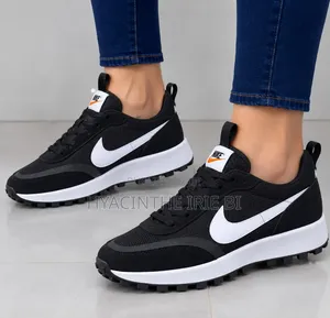  Nike Sneakes Semelles Gomme Original P40-45
Style, Confort,