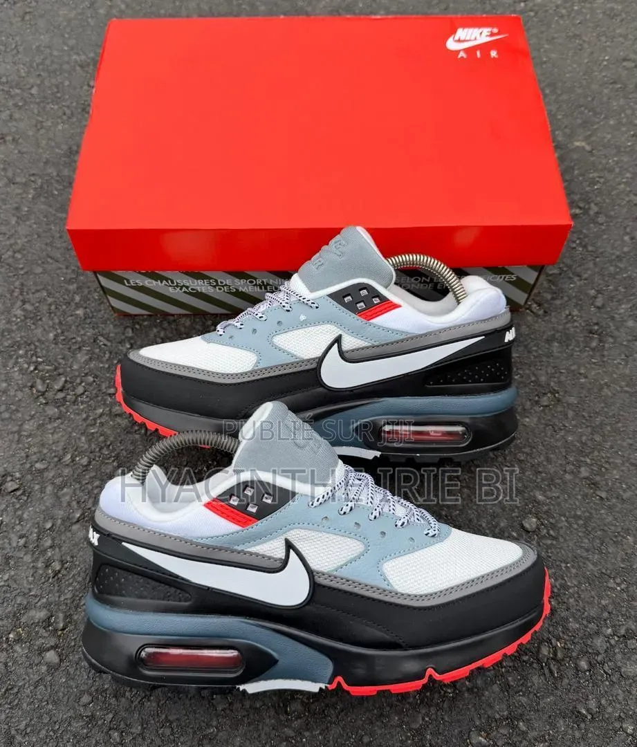  Nike Sneakes Semelles Gomme Original P40-45
Style, Confort,