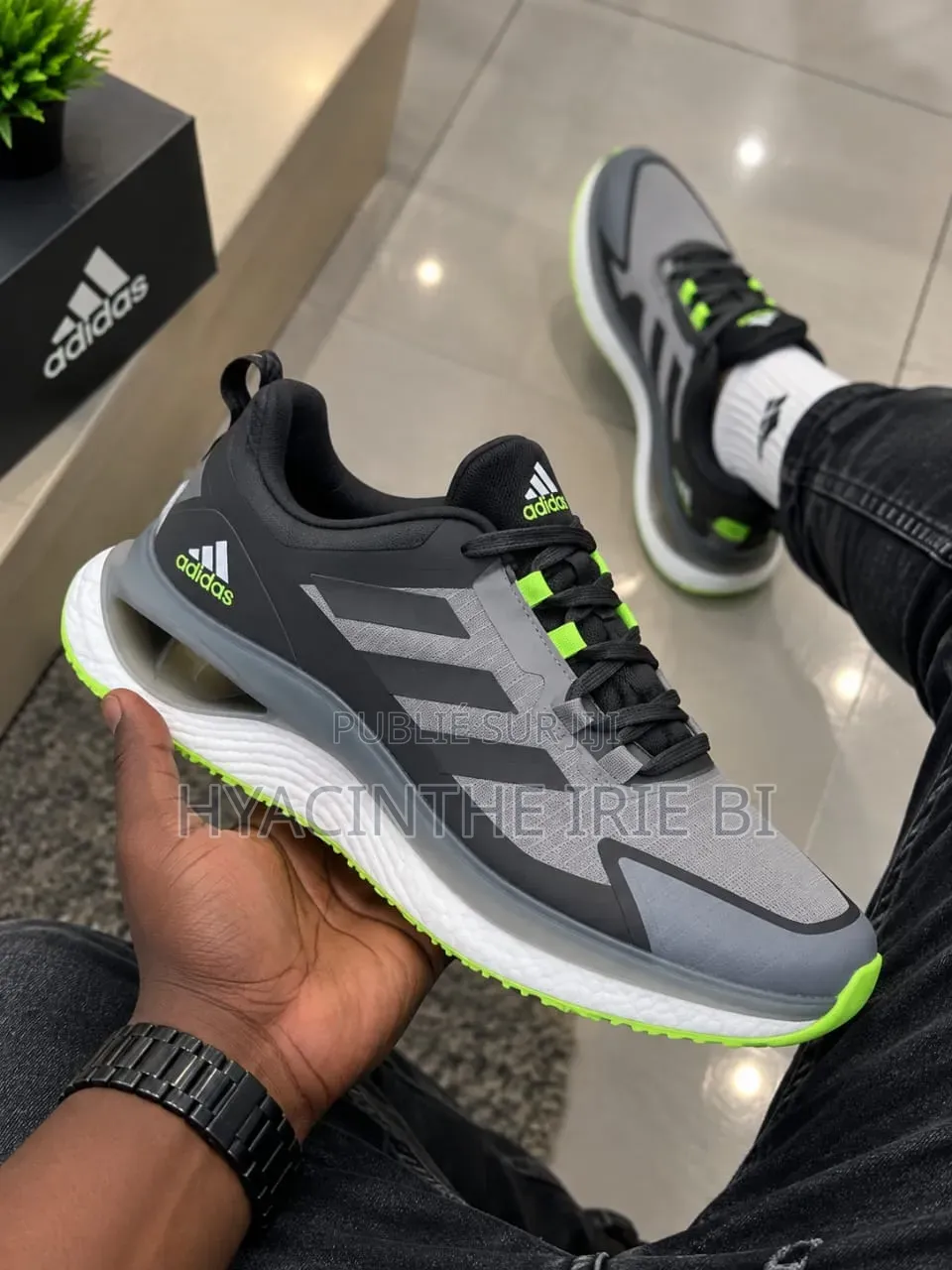  Nike Sneakes Semelles Gomme Original P40-45
Style, Confort,