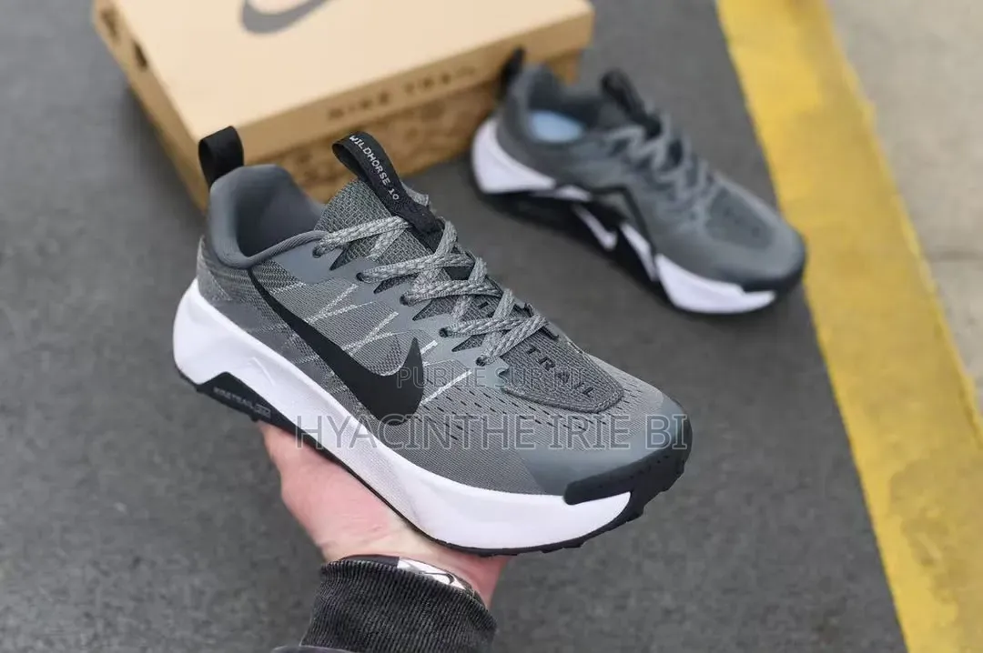  Nike Sneakes Semelles Gomme Original P40-45
Style, Confort,