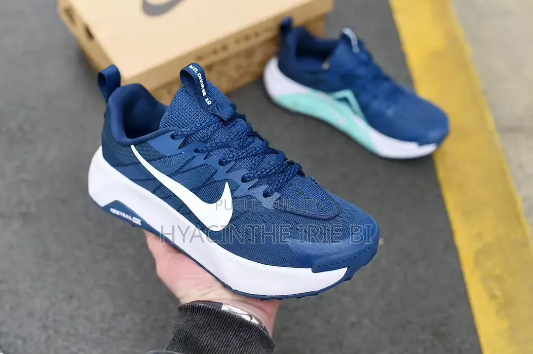  Nike Sneakes Semelles Gomme Original P40-45
Style, Confort,