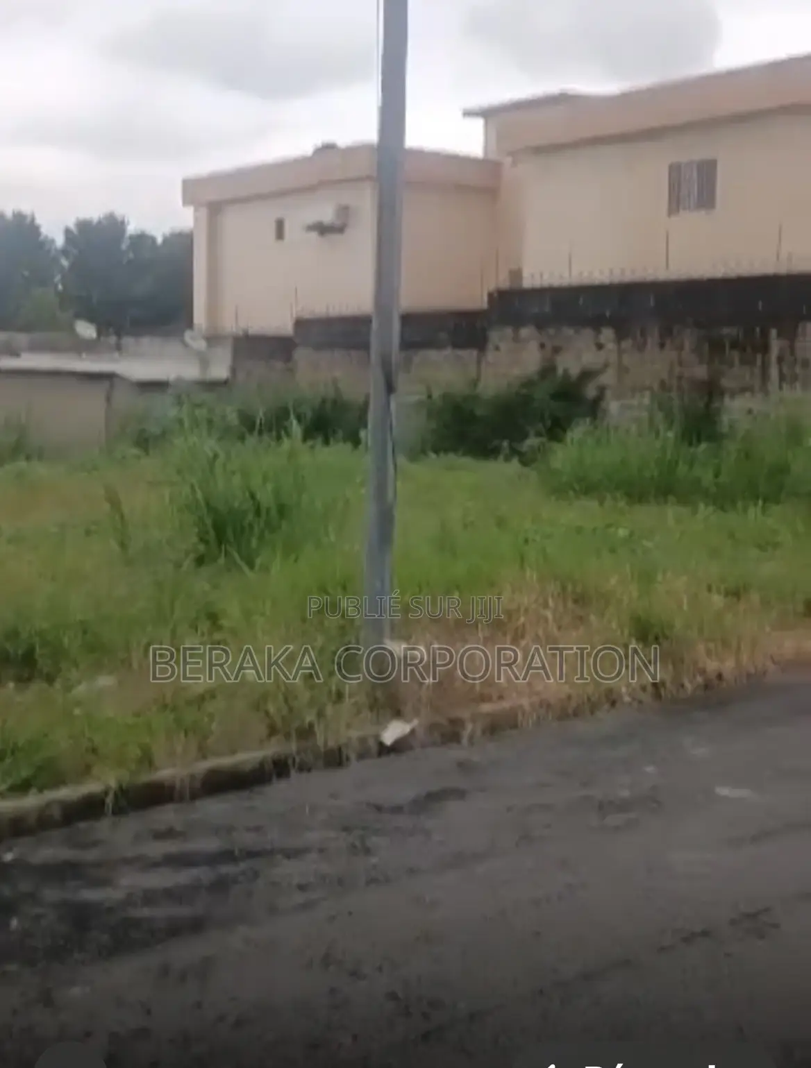Cadeau À Bonoumin Dans Une Cité Propre Et Sécurisée De 822m2