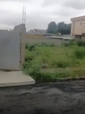 Cadeau À Bonoumin Dans Une Cité Propre Et Sécurisée De 822m2