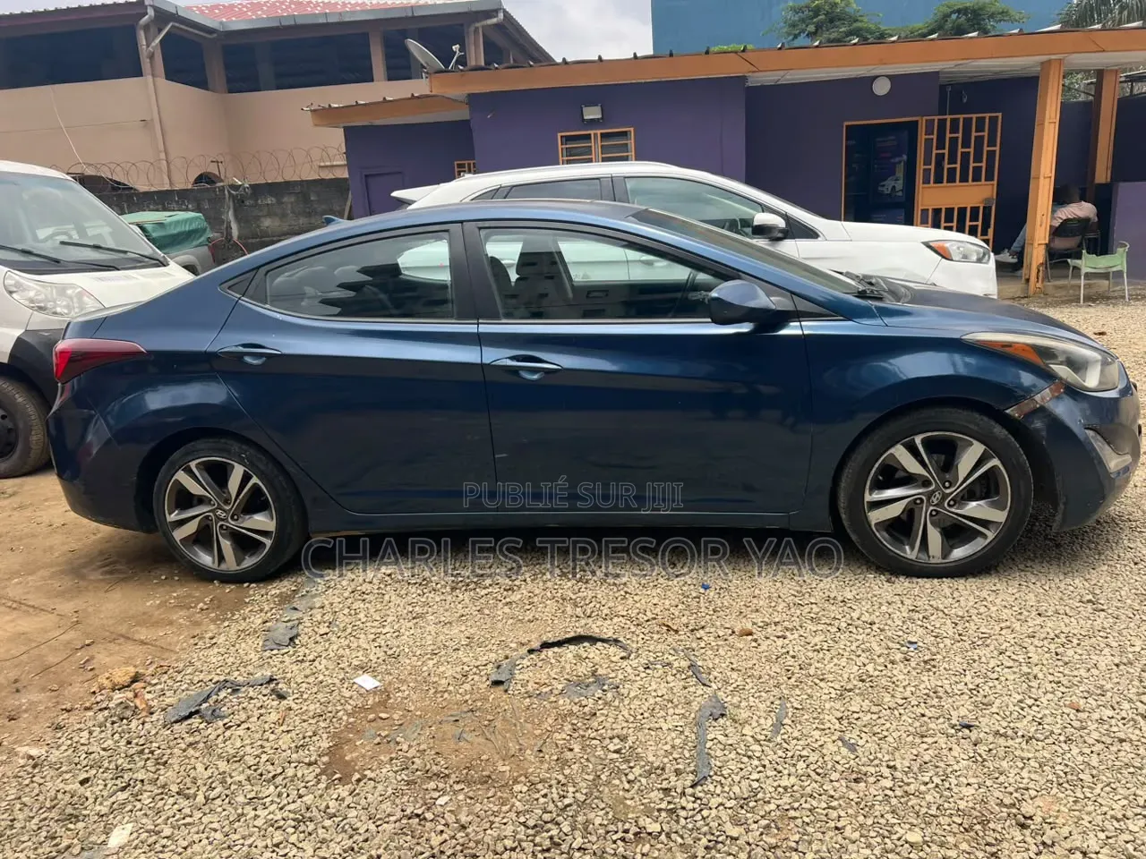 Hyundai Elantra Limited Sedan FWD (1.8L 4cyl 6A) 2016 Bleu
