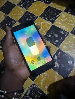 Pomme iPhone 8 Plus 64 GB Noir