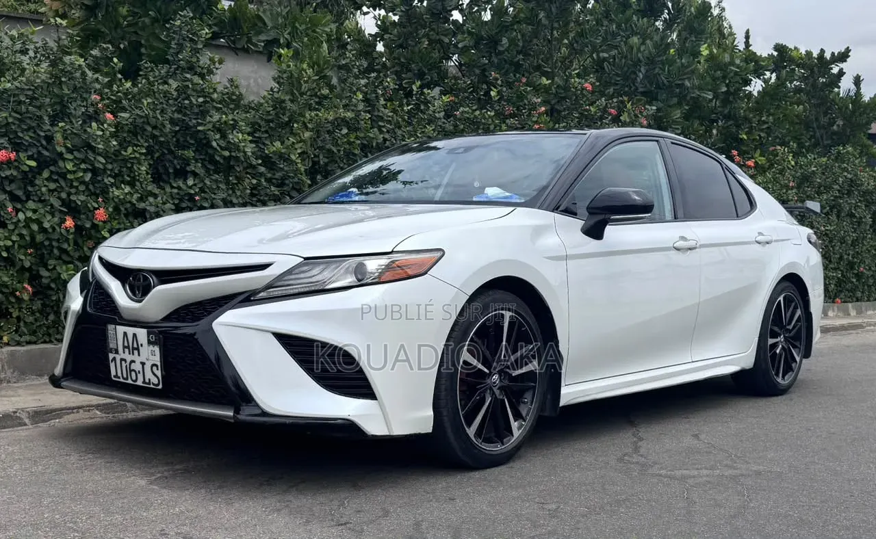 Toyota Camry XSE (2.5L 4cyl 8A) 2019 Blanc cassé