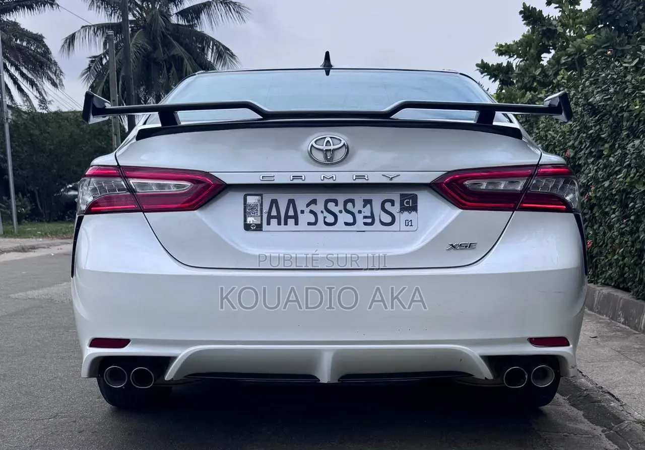 Toyota Camry XSE (2.5L 4cyl 8A) 2019 Blanc cassé