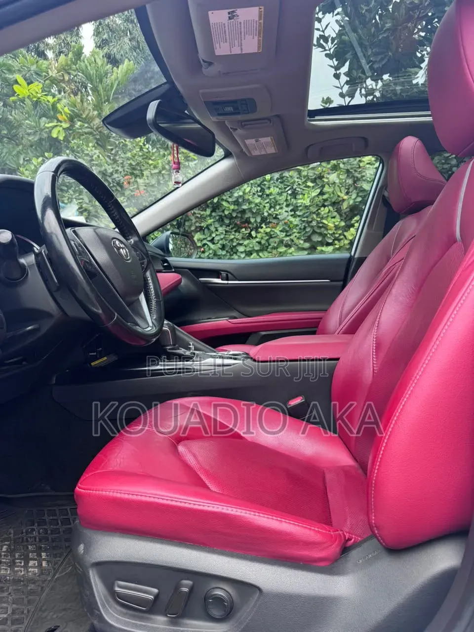 Toyota Camry XSE (2.5L 4cyl 8A) 2019 Blanc cassé