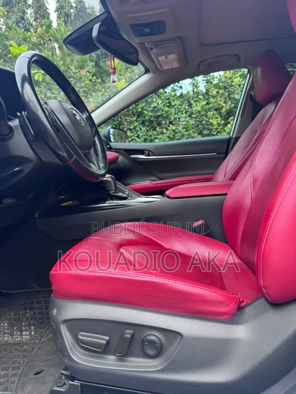 Toyota Camry XSE (2.5L 4cyl 8A) 2019 Blanc cassé