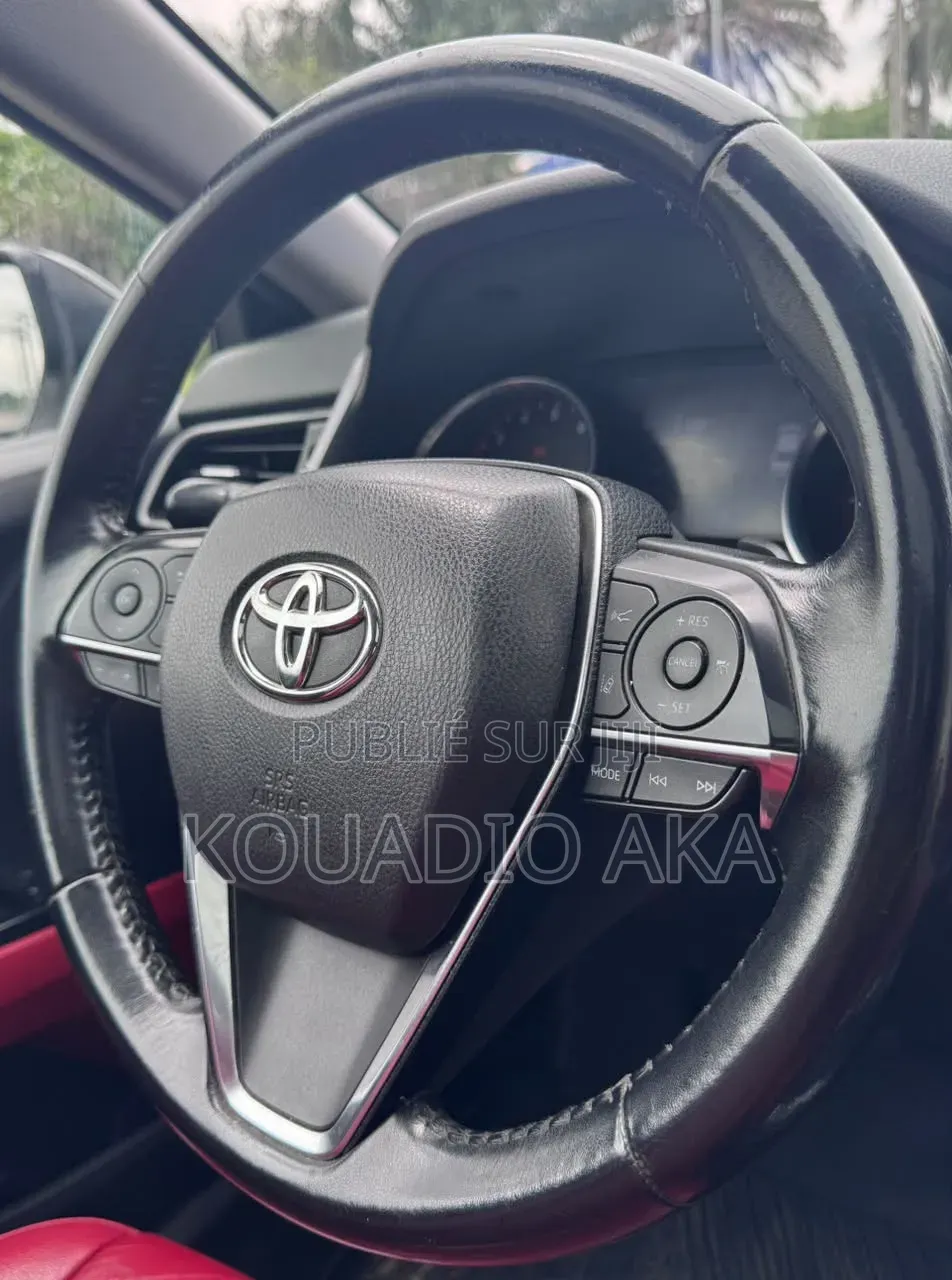 Toyota Camry XSE (2.5L 4cyl 8A) 2019 Blanc cassé