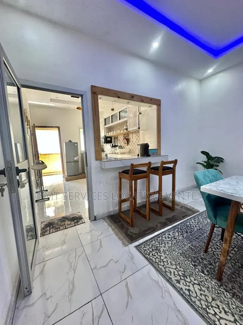 4 Pièces Appartement Meublé a Cocody Riviera Triangle