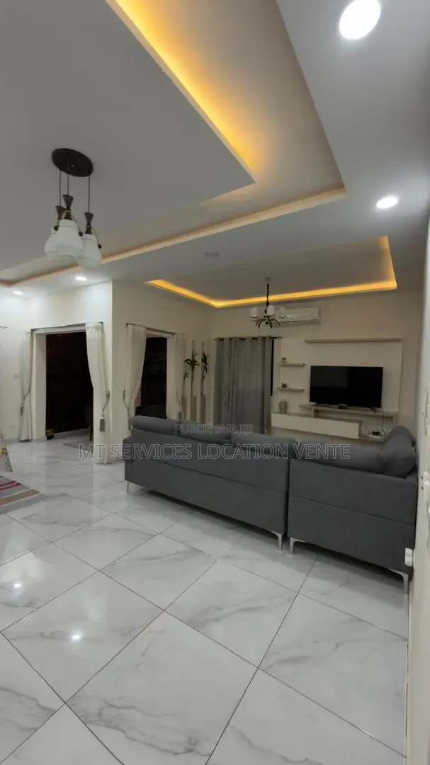 4 Pièces Appartement Meublé a Cocody Riviera Triangle