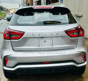Nouveau Geely Coolray 2025 Gris