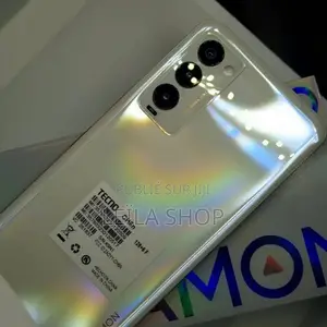 Nouveau Tecno Camon 18 128 GB Bleu