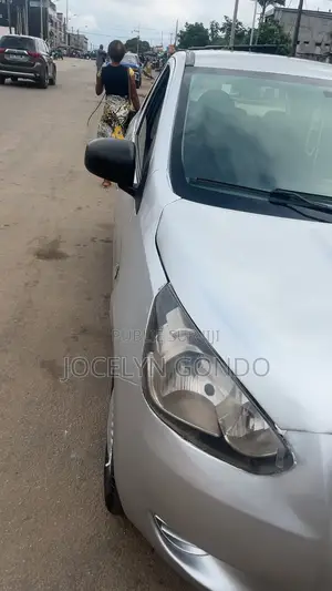 Mitsubishi Mirage 2012 Blanc