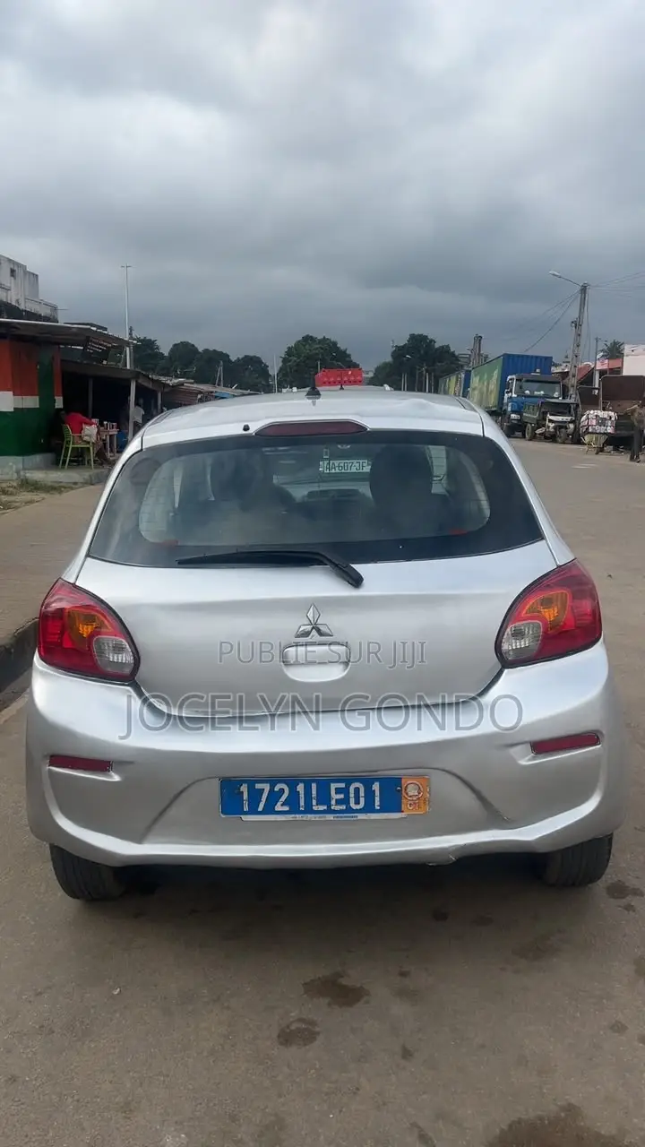 Mitsubishi Mirage 2012 Blanc