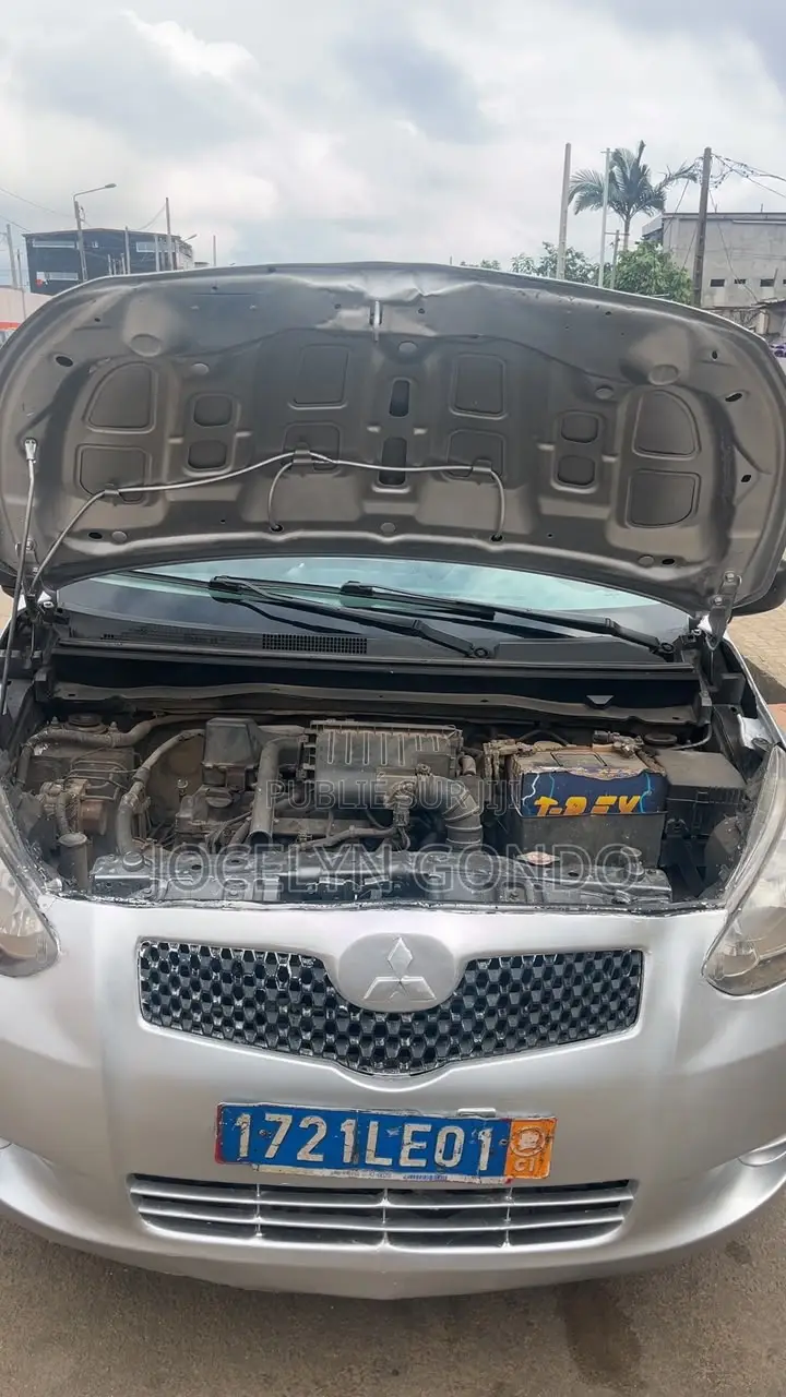 Mitsubishi Mirage 2012 Blanc