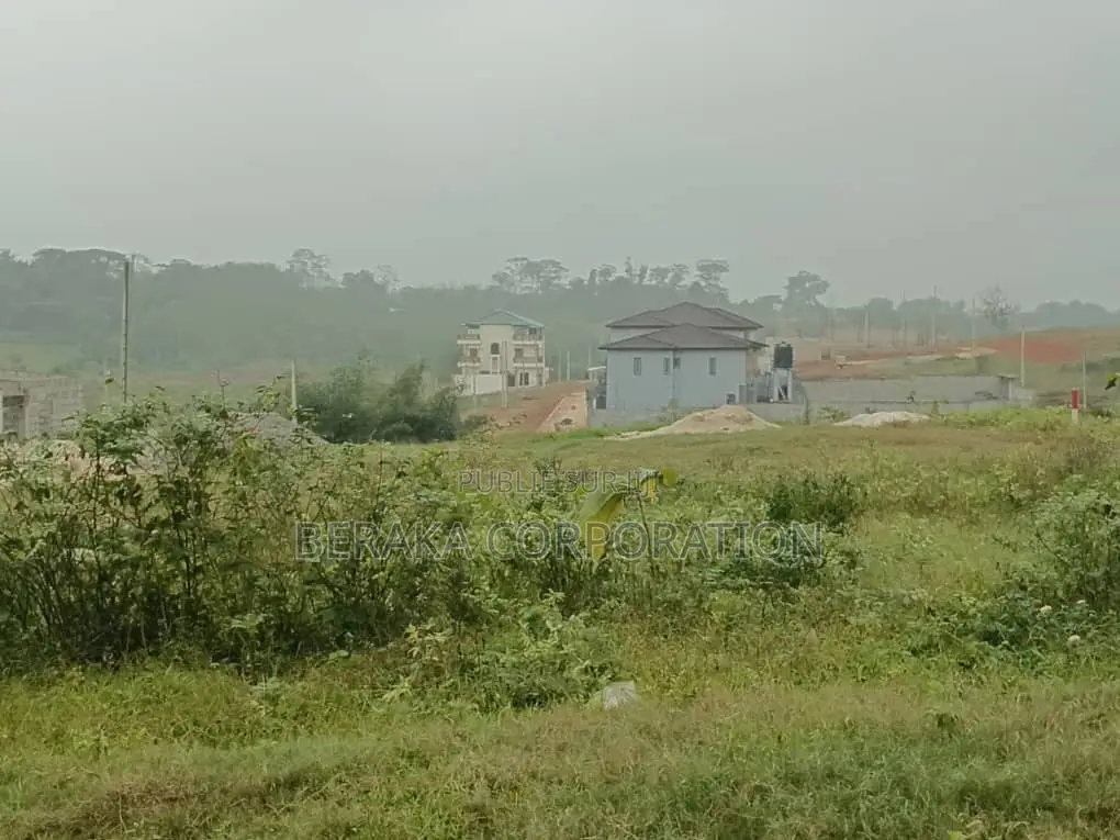  TERRAIN À VENDRE – AYAMAN THOMASSET  Sur La Voie D’Azaguié  Super