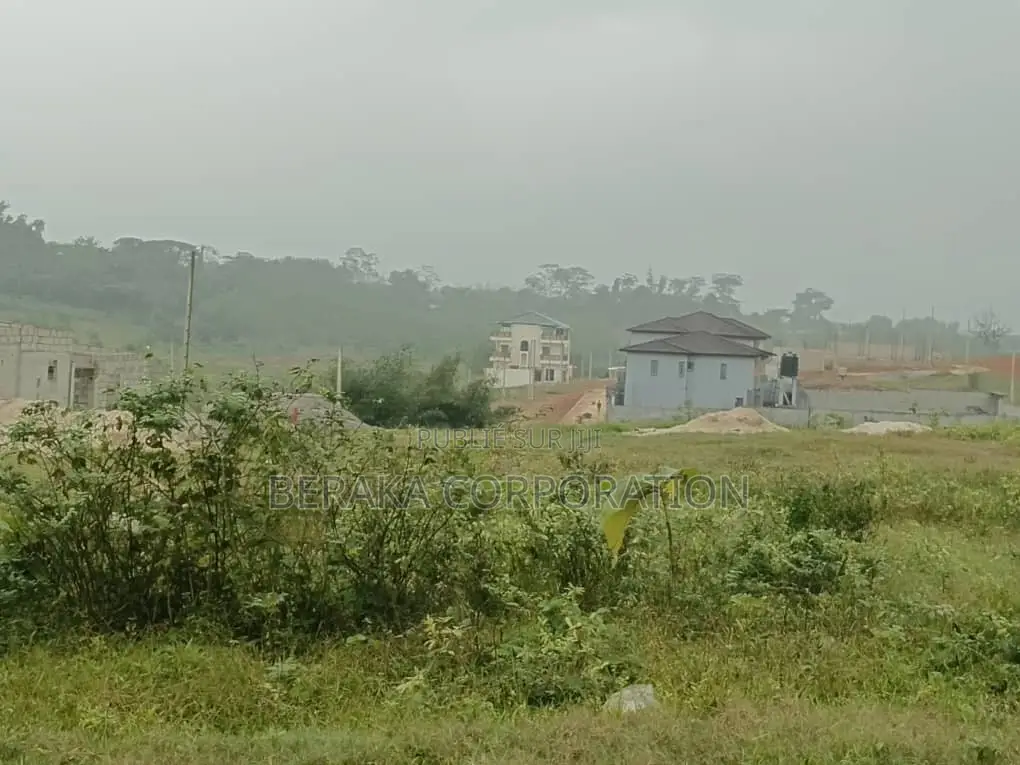  TERRAIN À VENDRE – AYAMAN THOMASSET  Sur La Voie D’Azaguié  Super