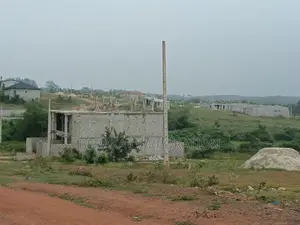  TERRAIN À VENDRE – AYAMAN THOMASSET  Sur La Voie D’Azaguié  Super