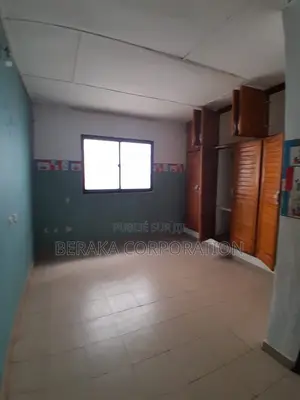4chbre Duplex dans Beraka Corporation, Cocody à Louer
