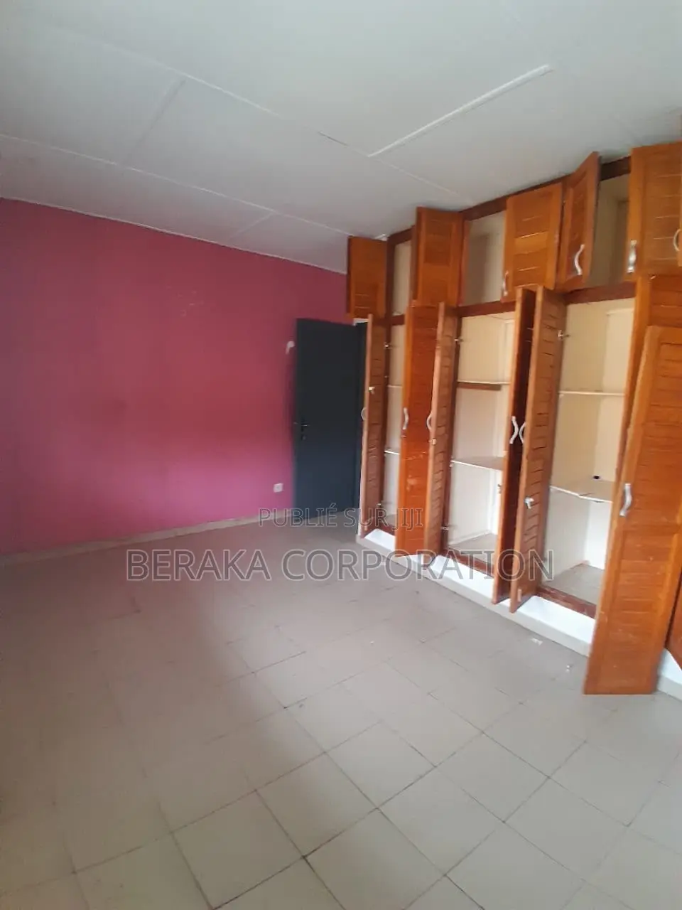 4chbre Duplex dans Beraka Corporation, Cocody à Louer