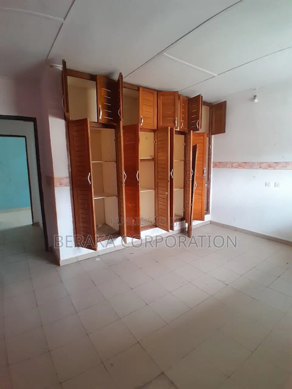 4chbre Duplex dans Beraka Corporation, Cocody à Louer