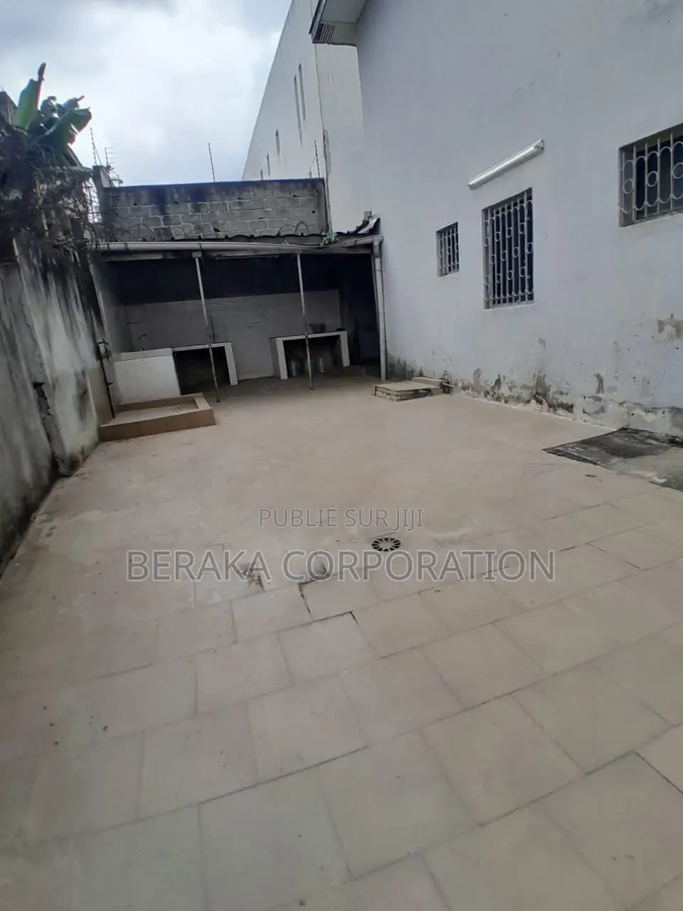 4chbre Duplex dans Beraka Corporation, Cocody à Louer