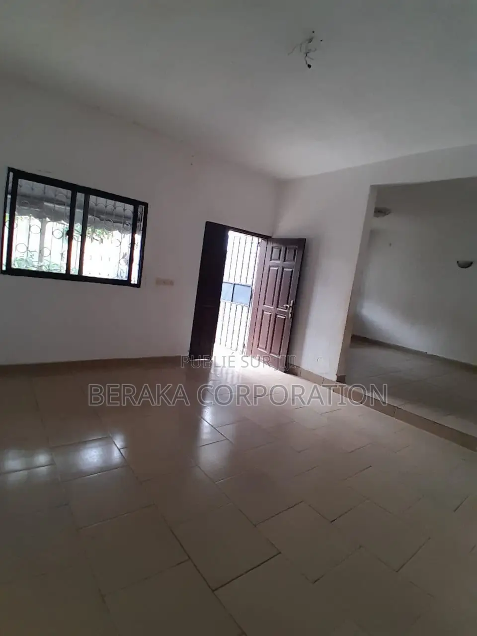 4chbre Duplex dans Beraka Corporation, Cocody à Louer