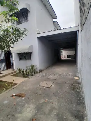 4chbre Duplex dans Beraka Corporation, Cocody à Louer