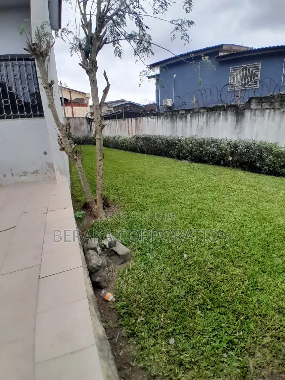 4chbre Duplex dans Beraka Corporation, Cocody à Louer