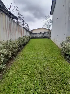 4chbre Duplex dans Beraka Corporation, Cocody à Louer