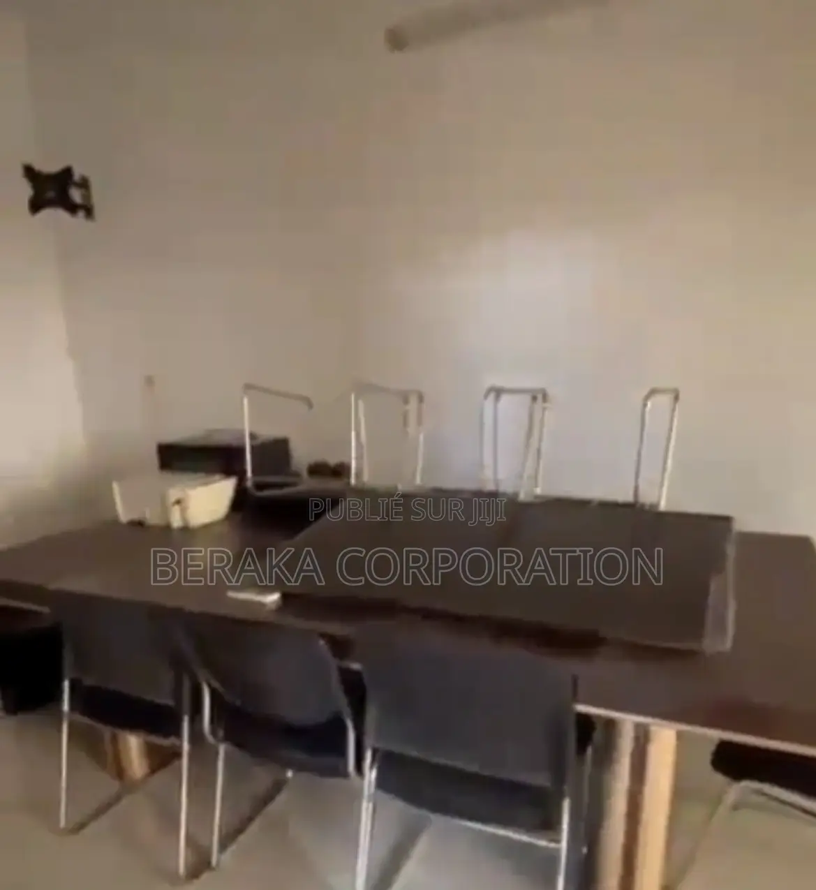 BUREAU À SOUS-LOUER – 2 PLATEAUX / SOCOCÉ 1er Étage | 3 Pièces |