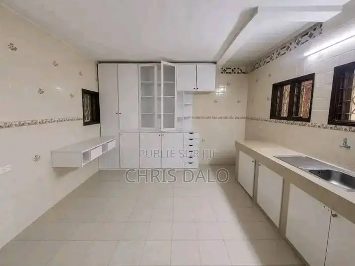 3chbre Duplex dans Achy, Cocody à Louer