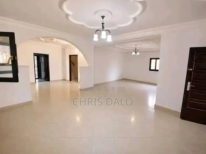 3chbre Duplex dans Achy, Cocody à Louer