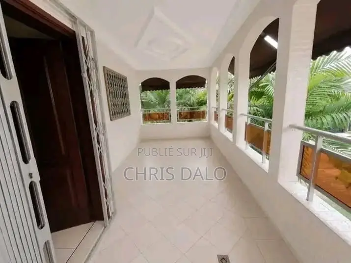 3chbre Duplex dans Achy, Cocody à Louer