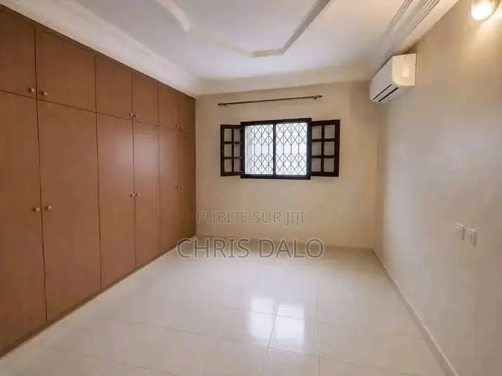 3chbre Duplex dans Achy, Cocody à Louer