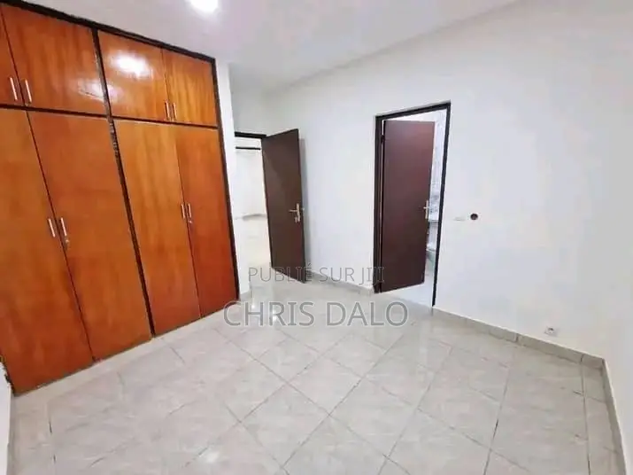 3chbre Duplex dans Achy, Cocody à Louer