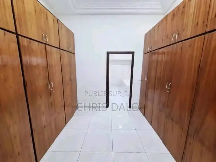3chbre Duplex dans Achy, Cocody à Louer