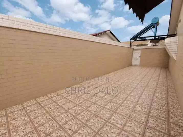 3chbre Duplex dans Achy, Cocody à Louer