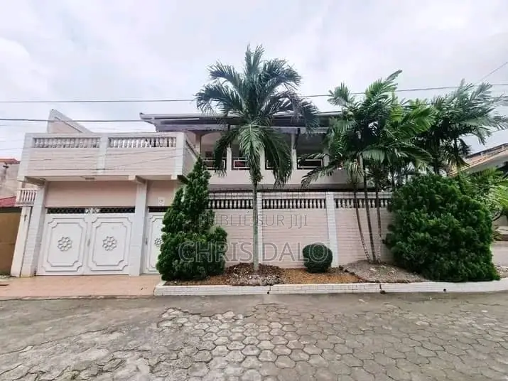 3chbre Duplex dans Achy, Cocody à Louer
