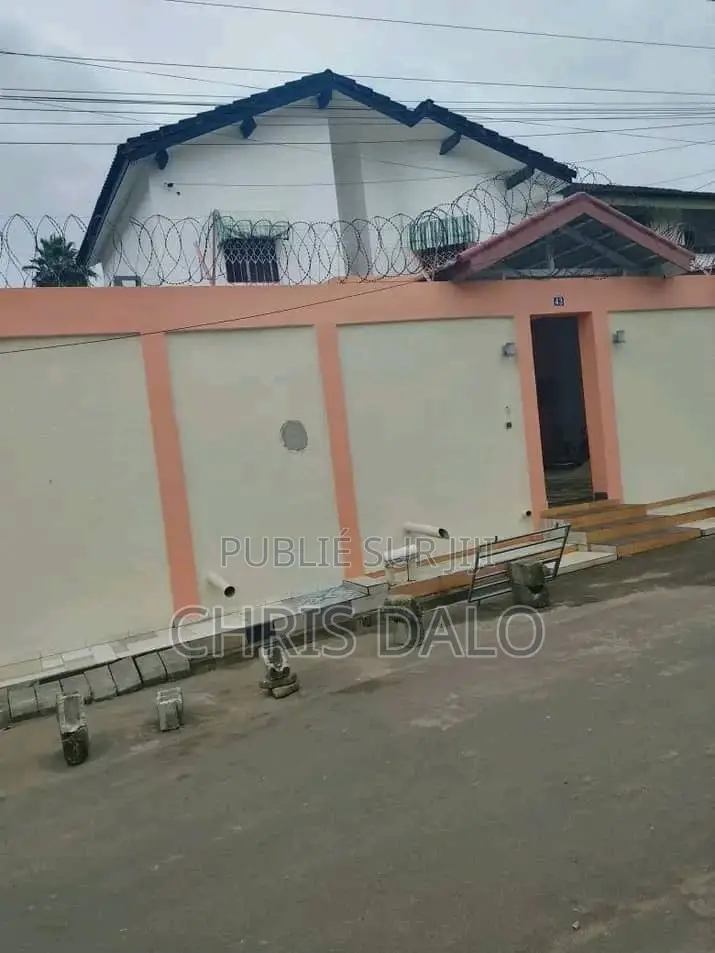 3chbre Duplex dans Achy, Cocody à Louer