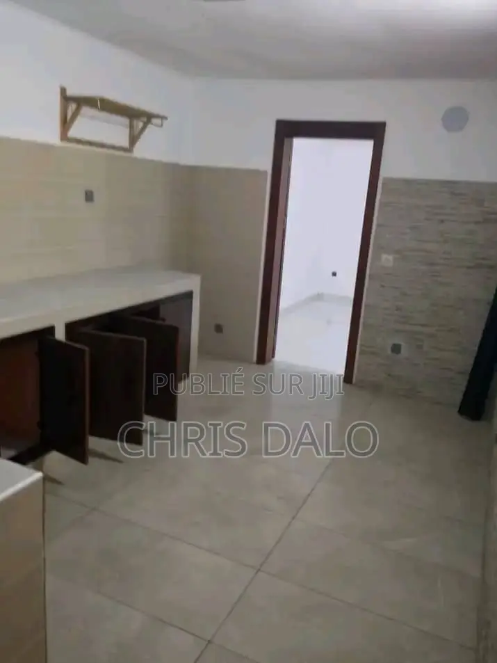 3chbre Duplex dans Achy, Cocody à Louer