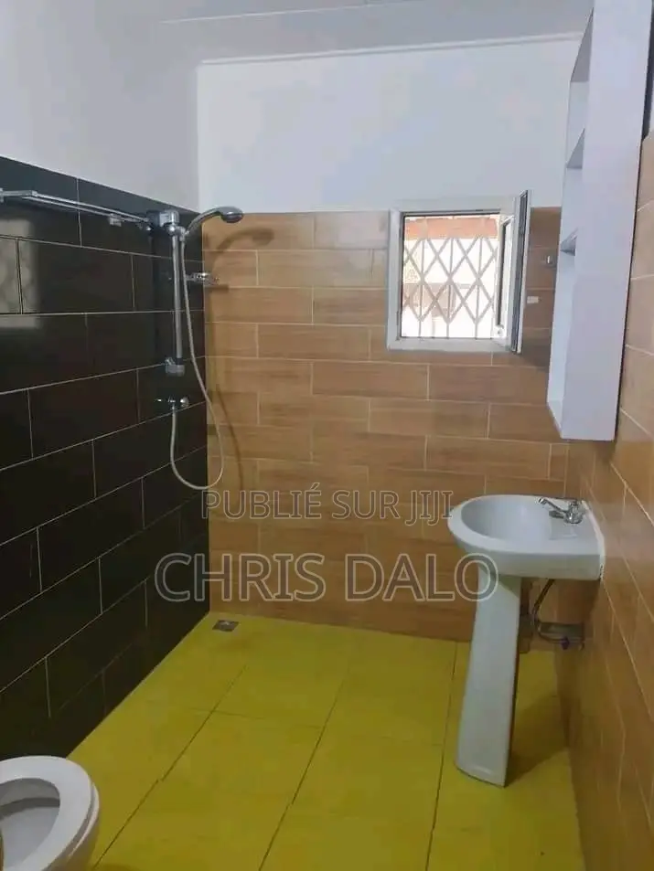 3chbre Duplex dans Achy, Cocody à Louer