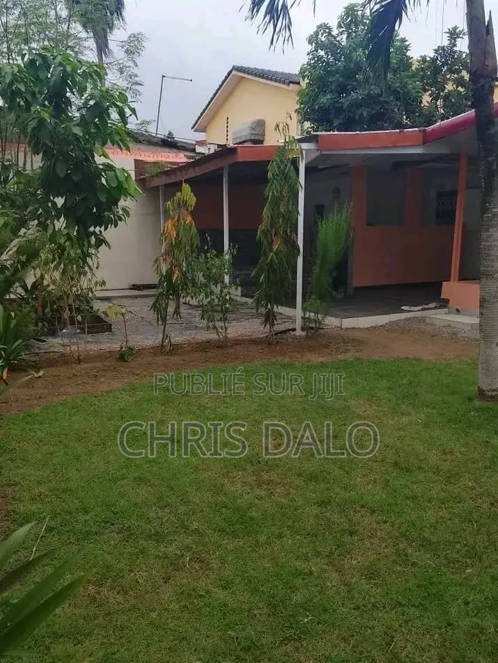 3chbre Duplex dans Achy, Cocody à Louer