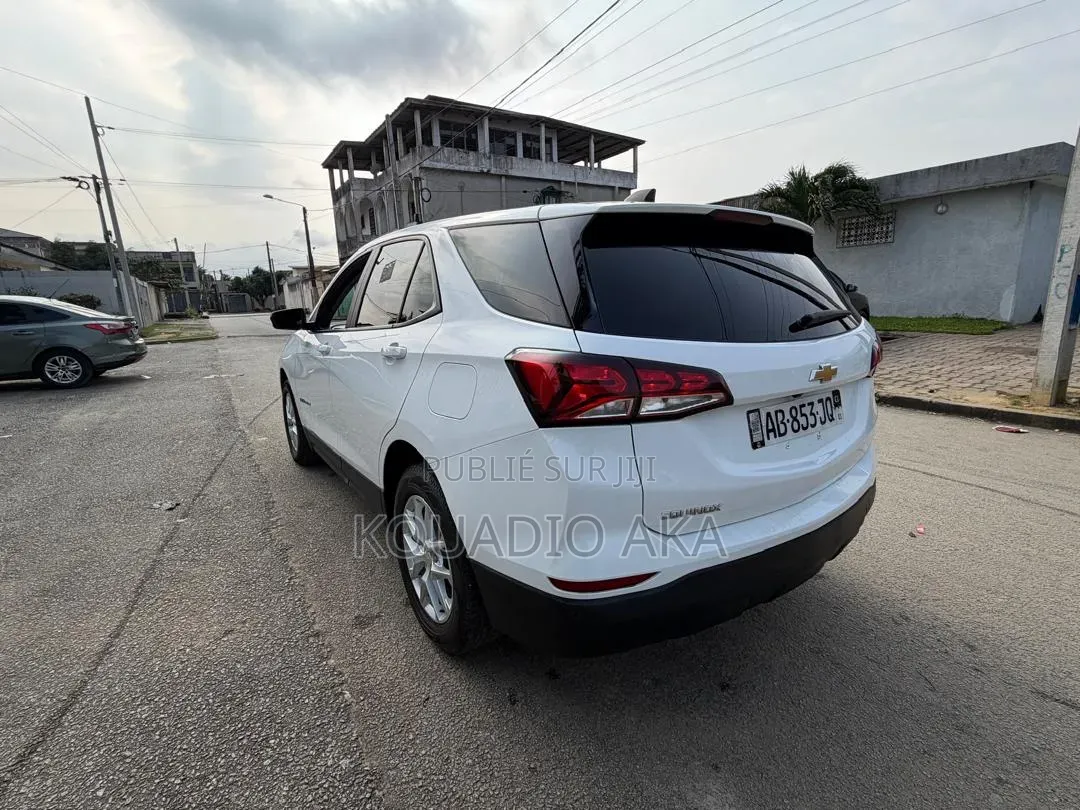 Chevrolet Equinox 2022 Blanc cassé
