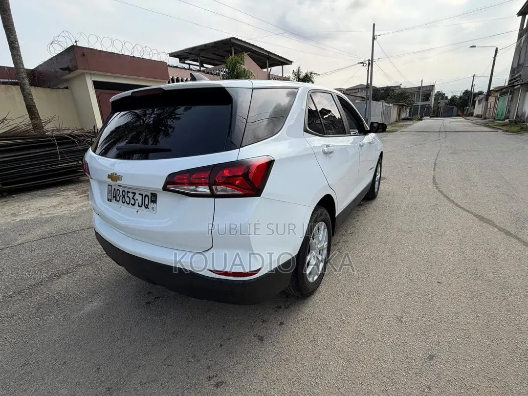 Chevrolet Equinox 2022 Blanc cassé